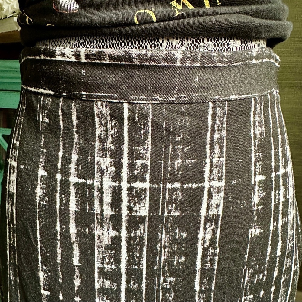 Banana Republic Sloan Pencil Skirt Black White Stripe Size 4 - Picture 14 of 16